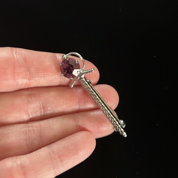 Small Kilt Pin Claymore Sword Purple Stone Scottish Mizpah Silvere Tone Kids - Picture 5 of 6